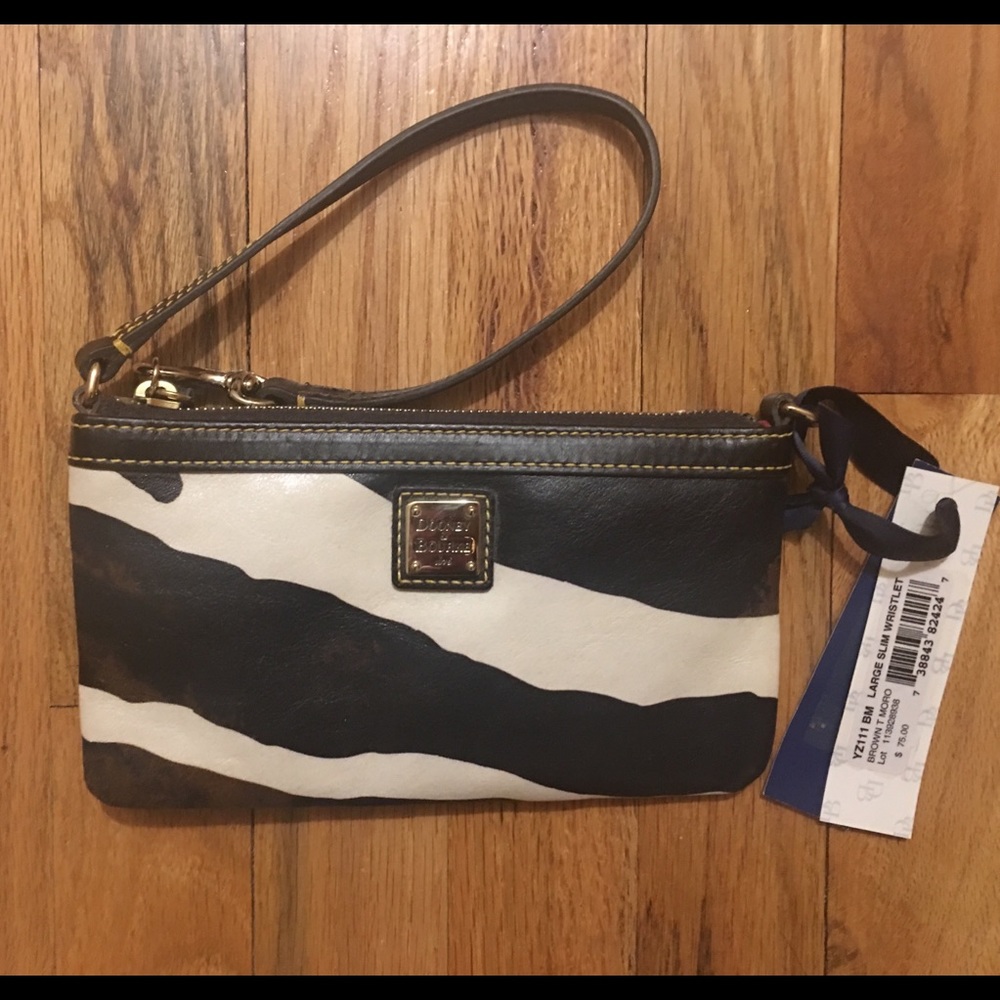 Sale 💲⬇️Dooney & Bourke Large Slim wristlet - NWT